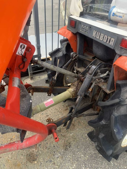 Traktor miniciągnik KUBOTA Aste A-17 z pługiem i posypywarką
