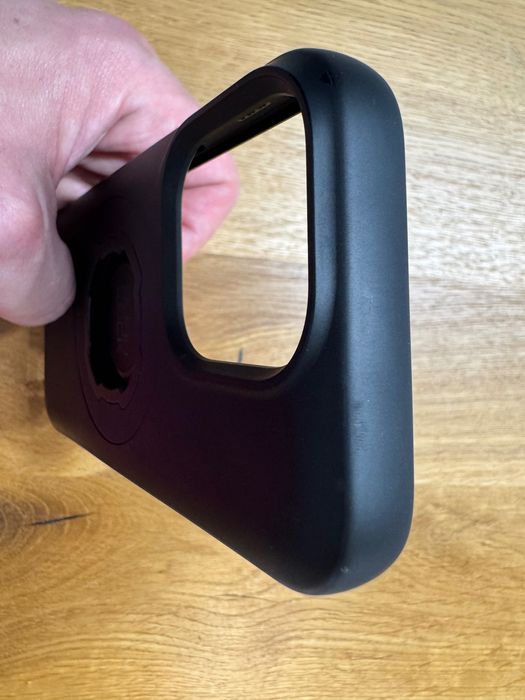 Etui Quad Lock MAG do iPhone 15 PRO czarne