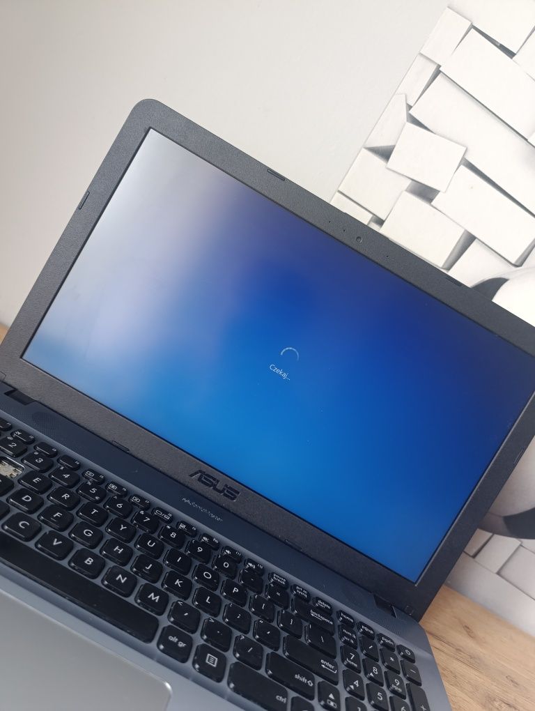 Laptop Asus R541U i3-6006U 4GB RAM 256GB SSD Full HD Windows 10
