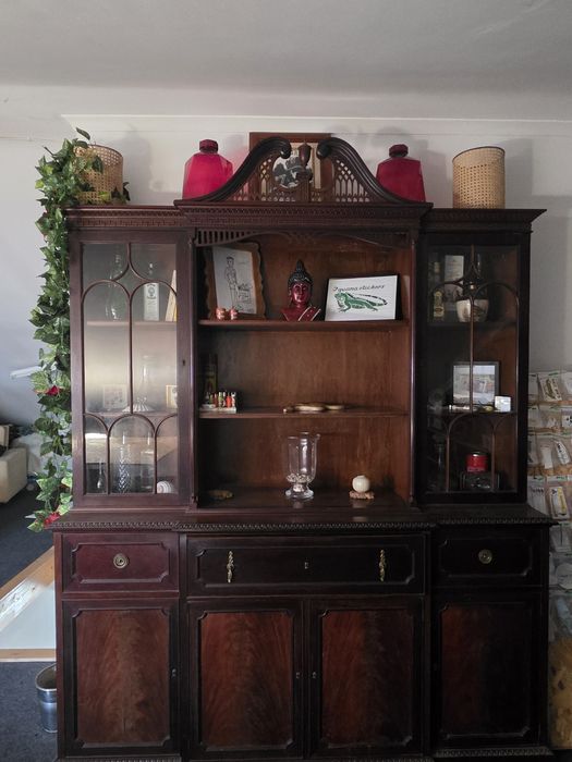 Móvel grande e robusto