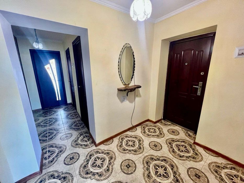 Продається 3-кімнатна квартира. Чортків