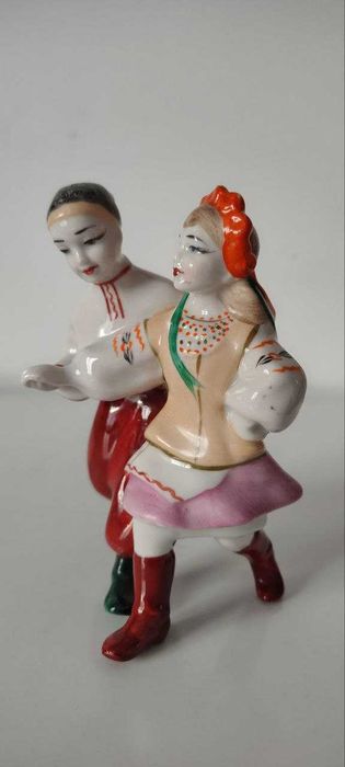 Порцелянова статуетка.