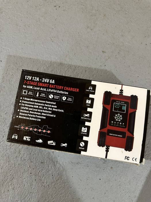 Автоматичний зарядний пристрій Foxsur 12 В/24 В 12 А/6А