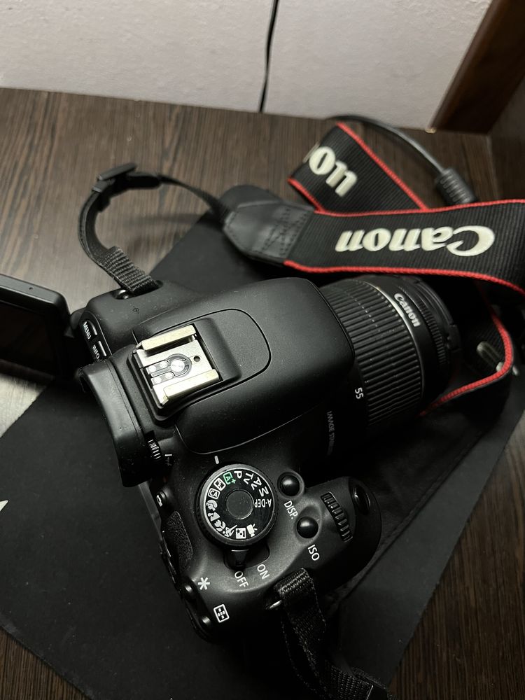 Дзеркальний фотоапарат Canon EOS 600D kit 18-55