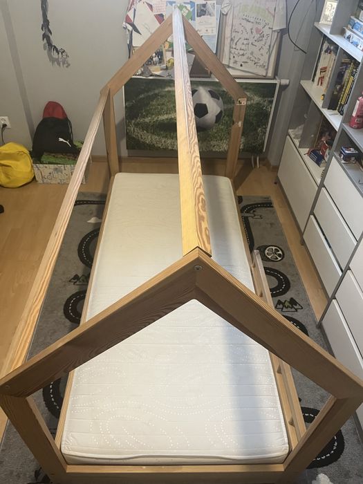 Łóżko dzieciece domek