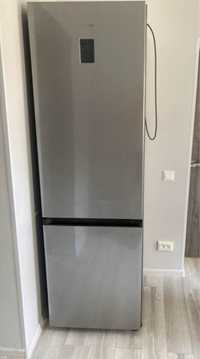 Новый холодильник, середина в плёнках!