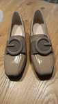 Damskie mokastny buty khaki beżowy lakierowane