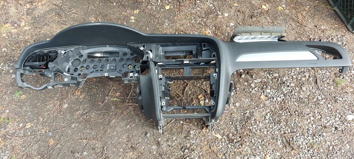 Deska rozdzielcza audi A4 2011
