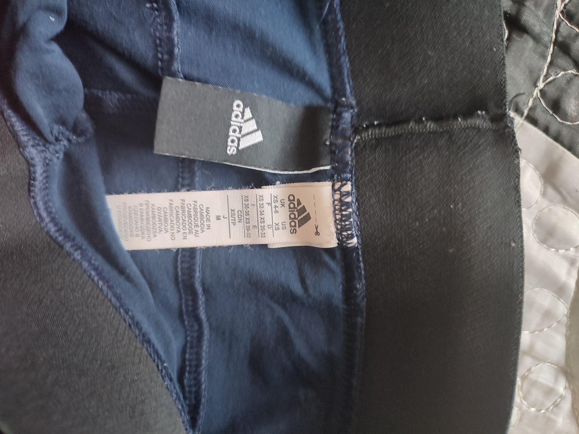 Legginsy adidas.