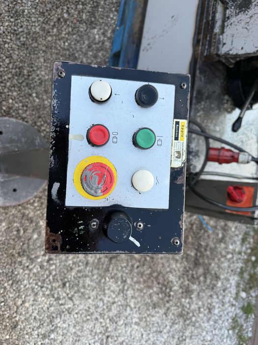 Piła taśmowa Bomar STG 260DG skrętne ramie przecinarka do metalu