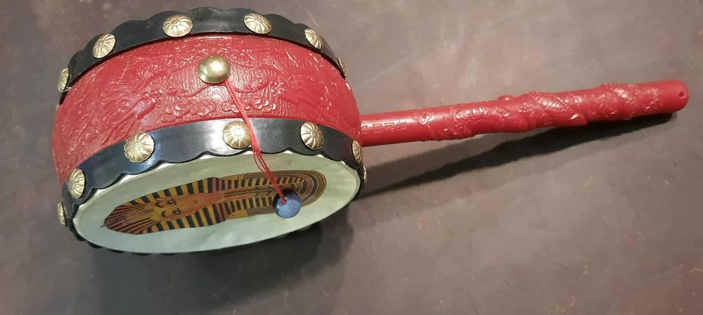 Даф, або барабан-тріскачка або барабан з кульками