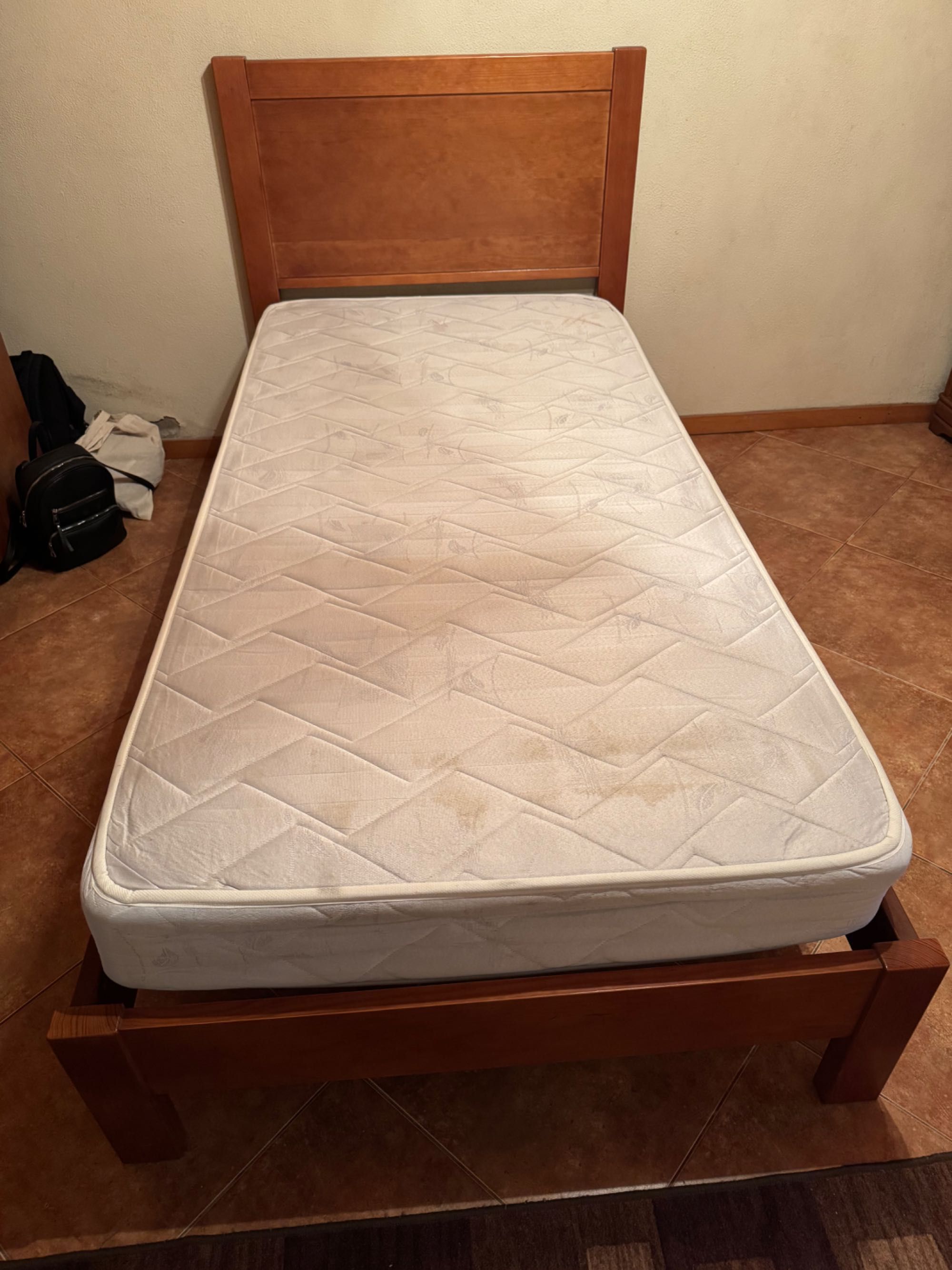 Cama de solteiro + colchão