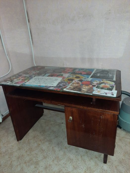 продается письменный стол