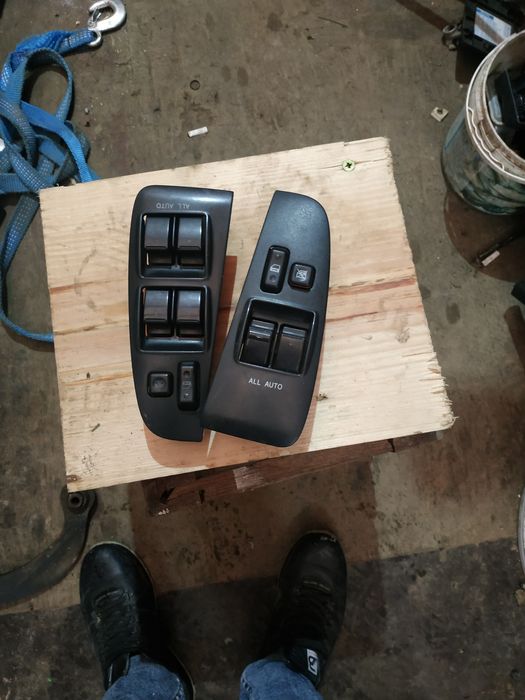 Блок управління стіклопідйомника Т 25 тойта авенсіс