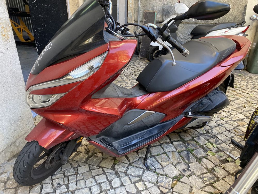 Honda pcx 60 € semana vendo tambem 1650€