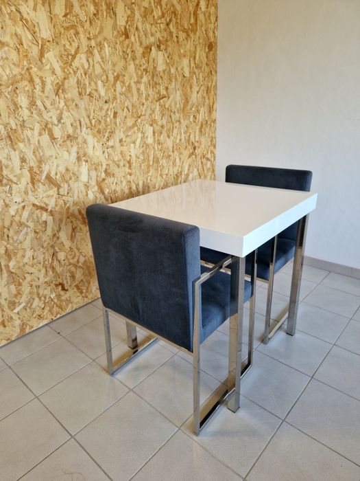 Mesa de apoio + 2 Cadeiras