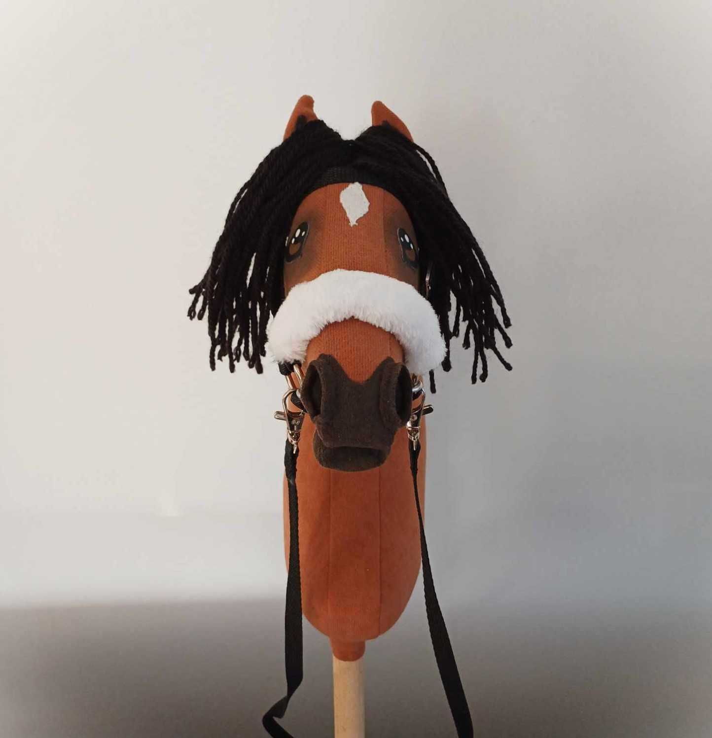 Gniady konik Hobby Horse A4 z akcesoriami