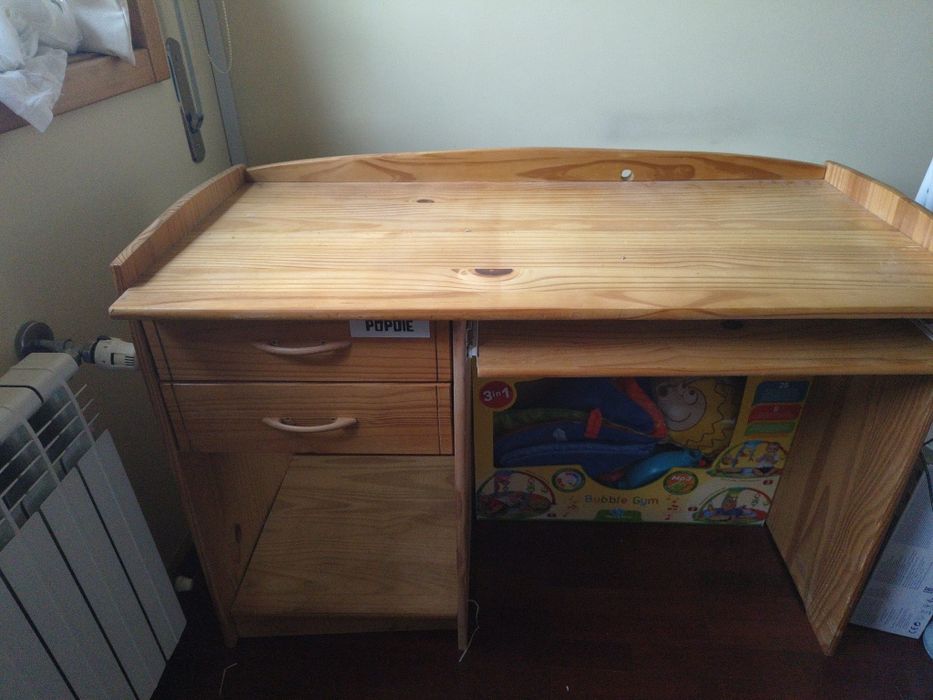 Secretaria de madeira