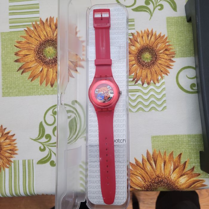Relogio da marca swatch na cor vermelha