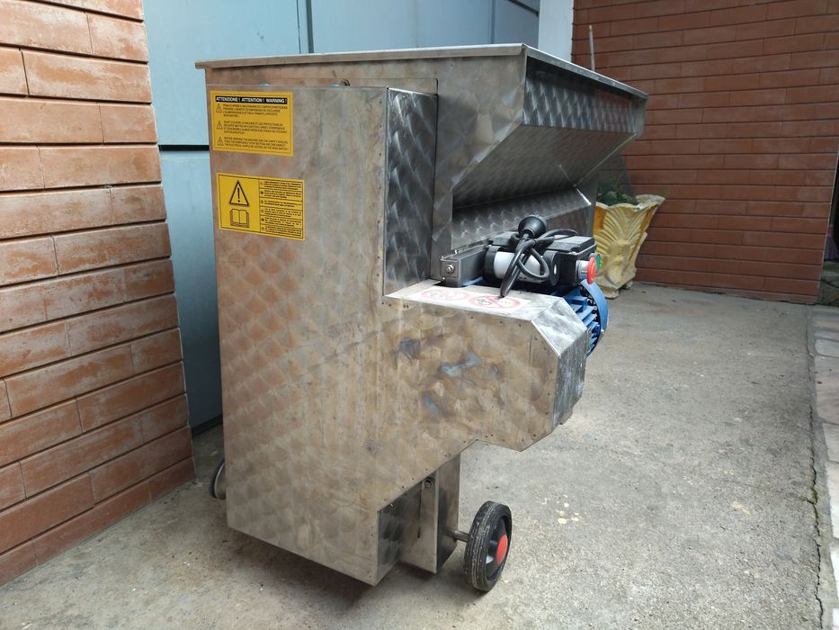 Desengaçador de uvas Arno 25