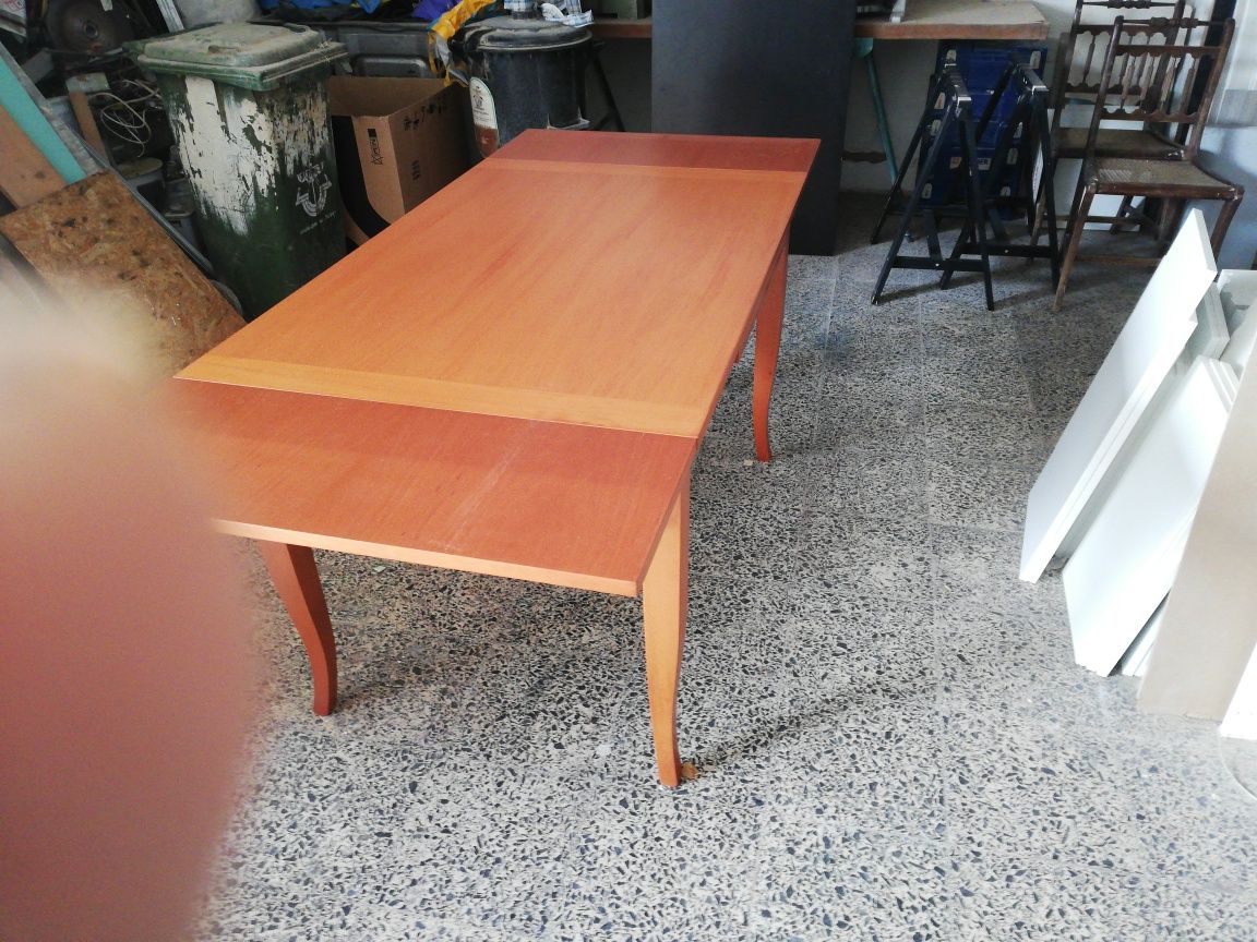 Conjunto de mesa com 4 cadeiras