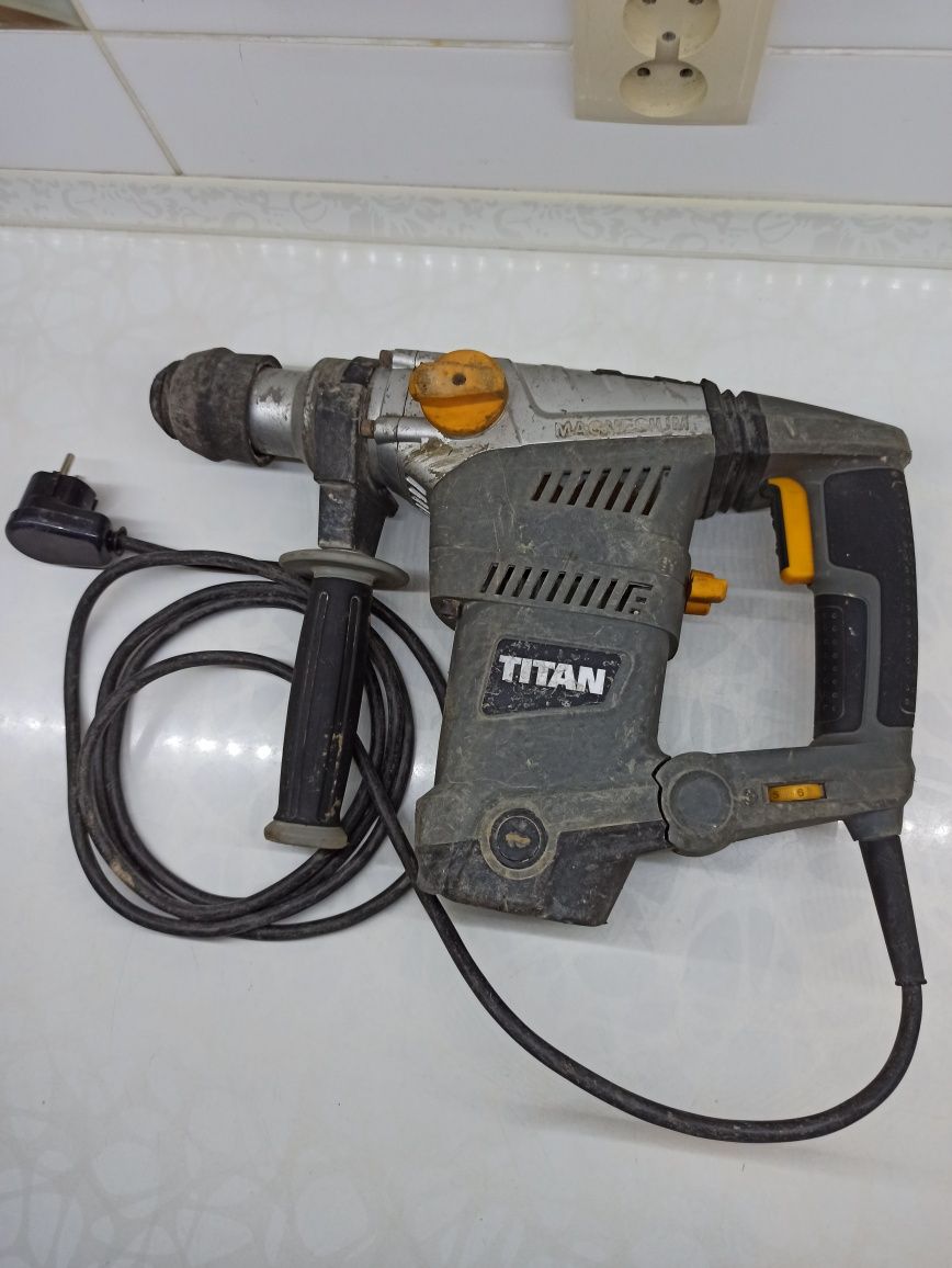 Młotowiertarka TITAN TTB653SDS 1500W SDS PLUS z funkcją kucia