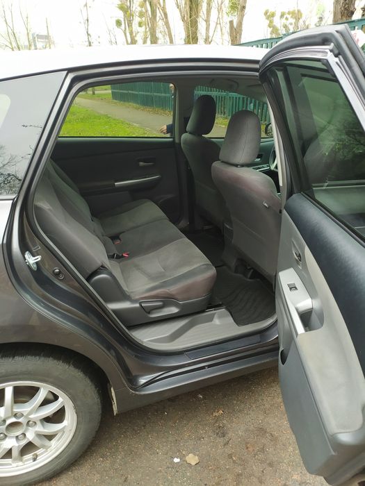 Toyota Prius V  Тойота Пріус