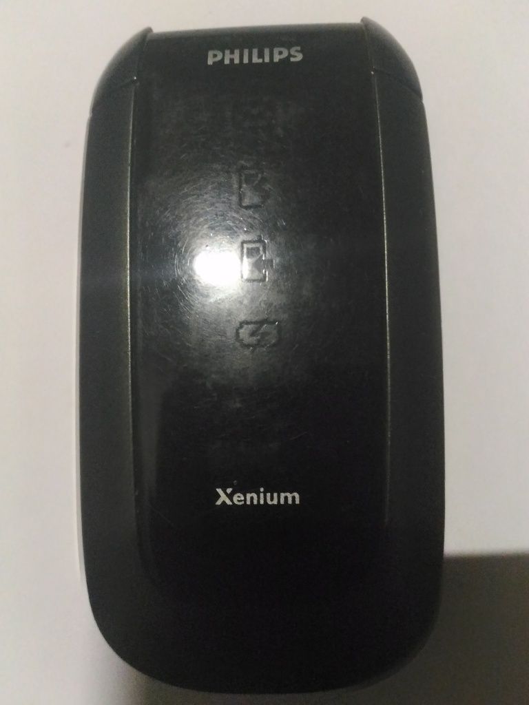 Мобільний телефон кнопочний розкладушка жабка Phillips Xenium 9a9h