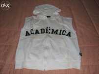ACADÉMICA (casaco com capuz sem mangas)