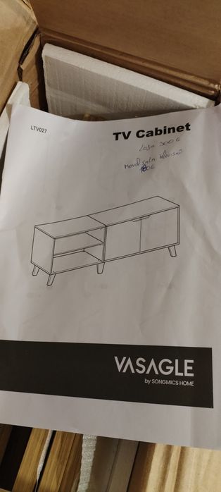 Mesa de televisão em madeira nova