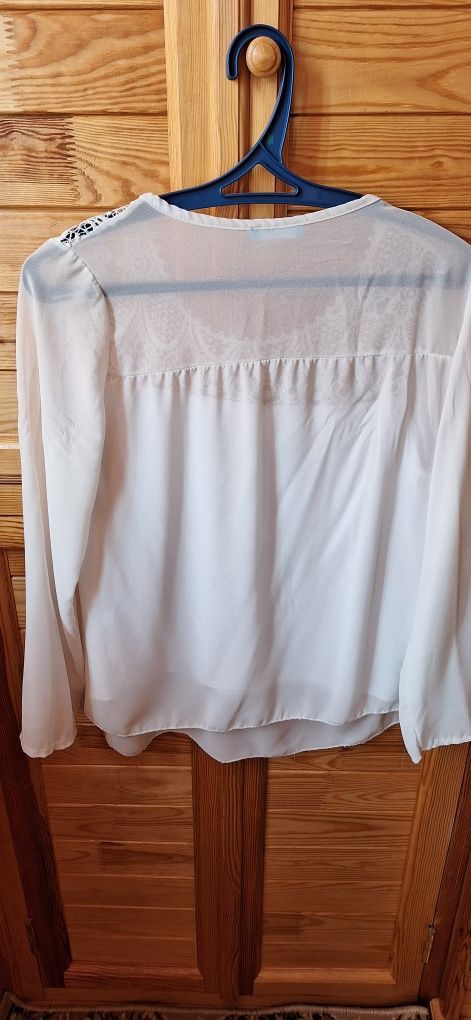 Біла блузка розмір М -Л