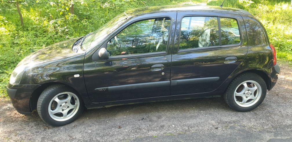 Renault Clio 1.2 rok 2004 klima