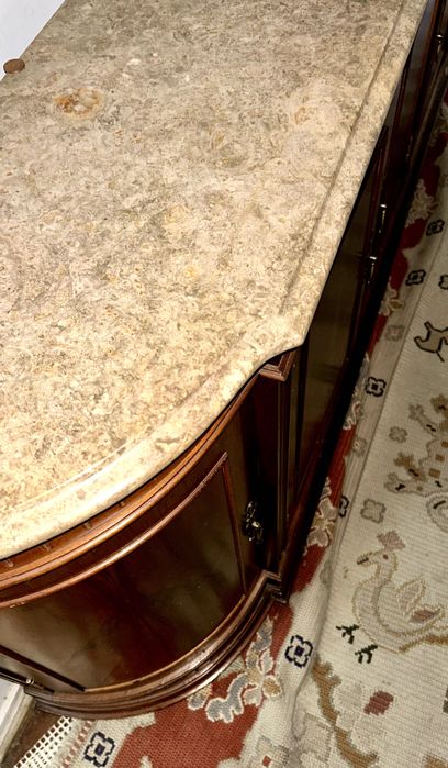 Aparador em cerejeira com tampo de pedra (180x25 cm)