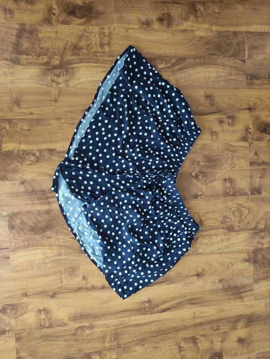 Krótkie spodenki w grochy Sinsay, r. XL