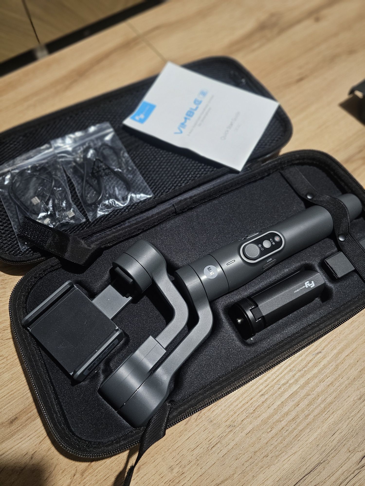 Gimbal, stabilizator kamery 3 osiowy do telefonu 
3-osiowy do smartfon