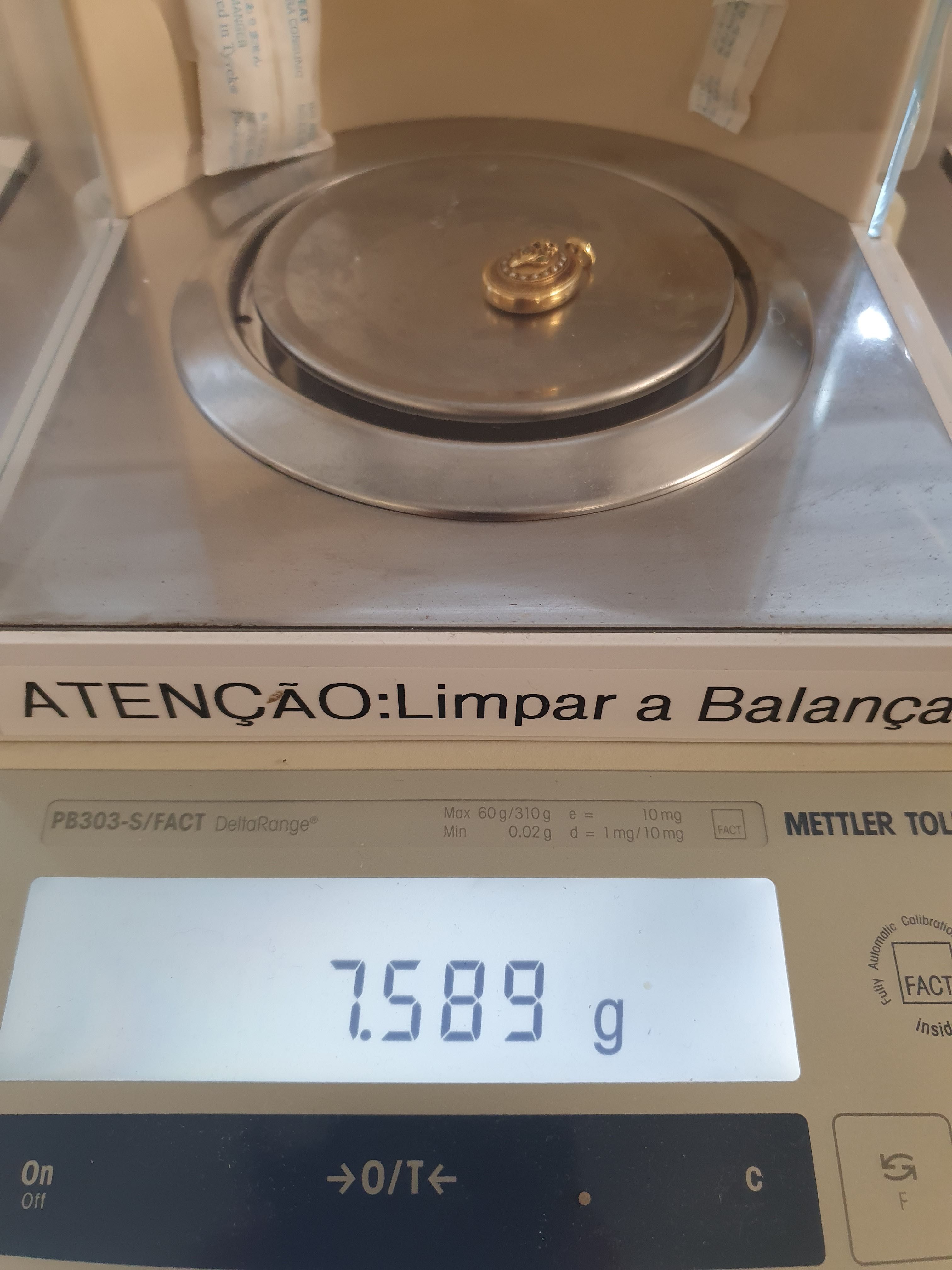 Pendente relicário - caixa de abrir em ouro 19,2kt