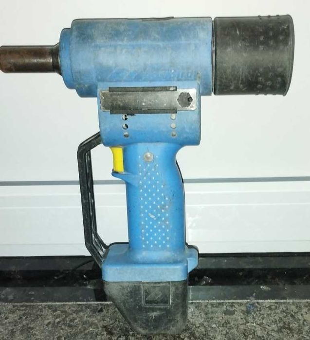 Заклепочник Gesipa AccuBird та зварювальний апарат ПАТОН СТШ-251 -4500