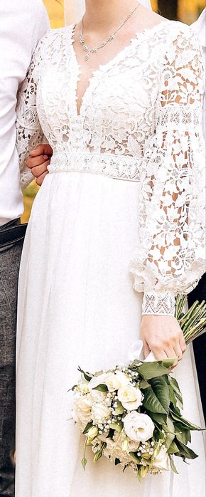 Весільна сукня з мереживним верхом