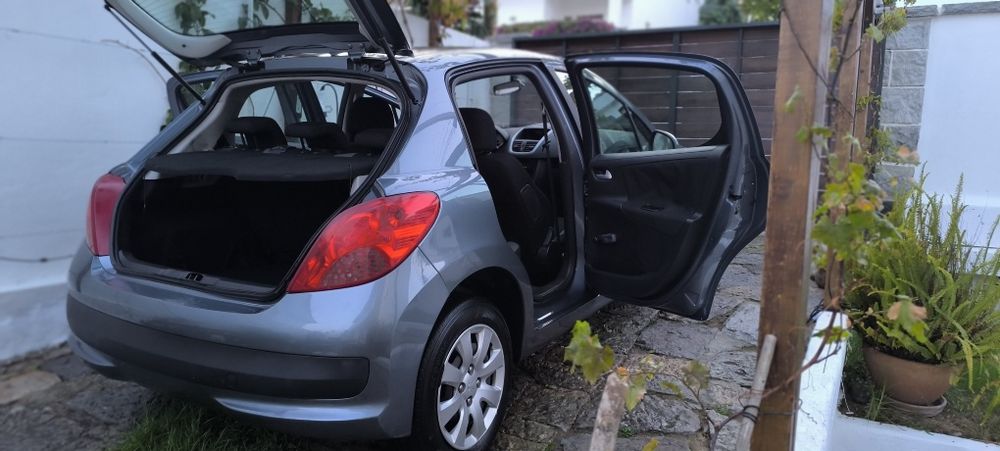 OTIMA OPORTUNIDADE - Peugeot 207 1.4 16 V