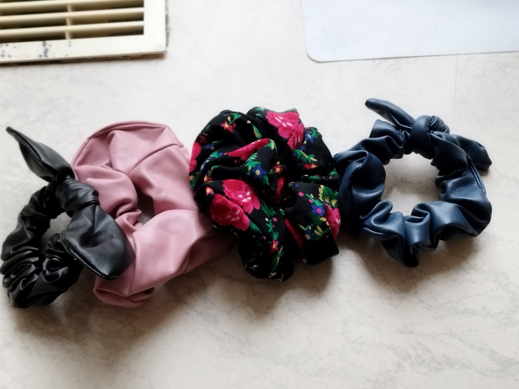 Scrunchies gumki do włosów