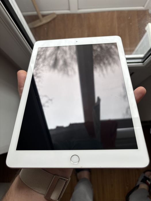 iPad 6‑го покоління (9,7 дюйма)