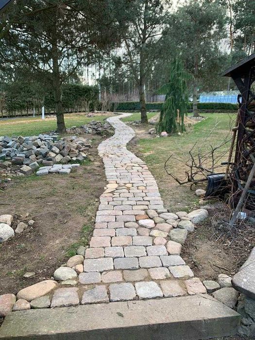 starobruk granitowy wyślizgany historyczny kostka brukowiec kamień pol