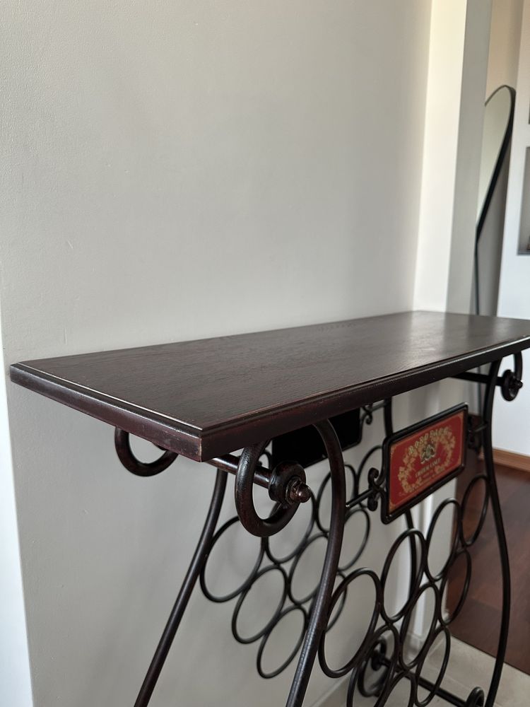 Stylowa konsola AlmiDecor z miejscem na wino – unikatowy design!