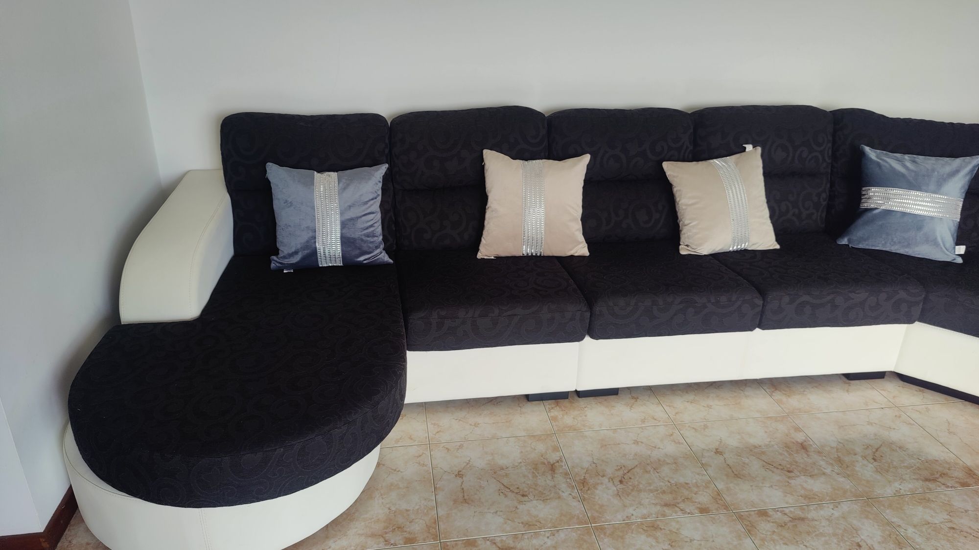 Vende sofá como novo as almofadas são de oferta