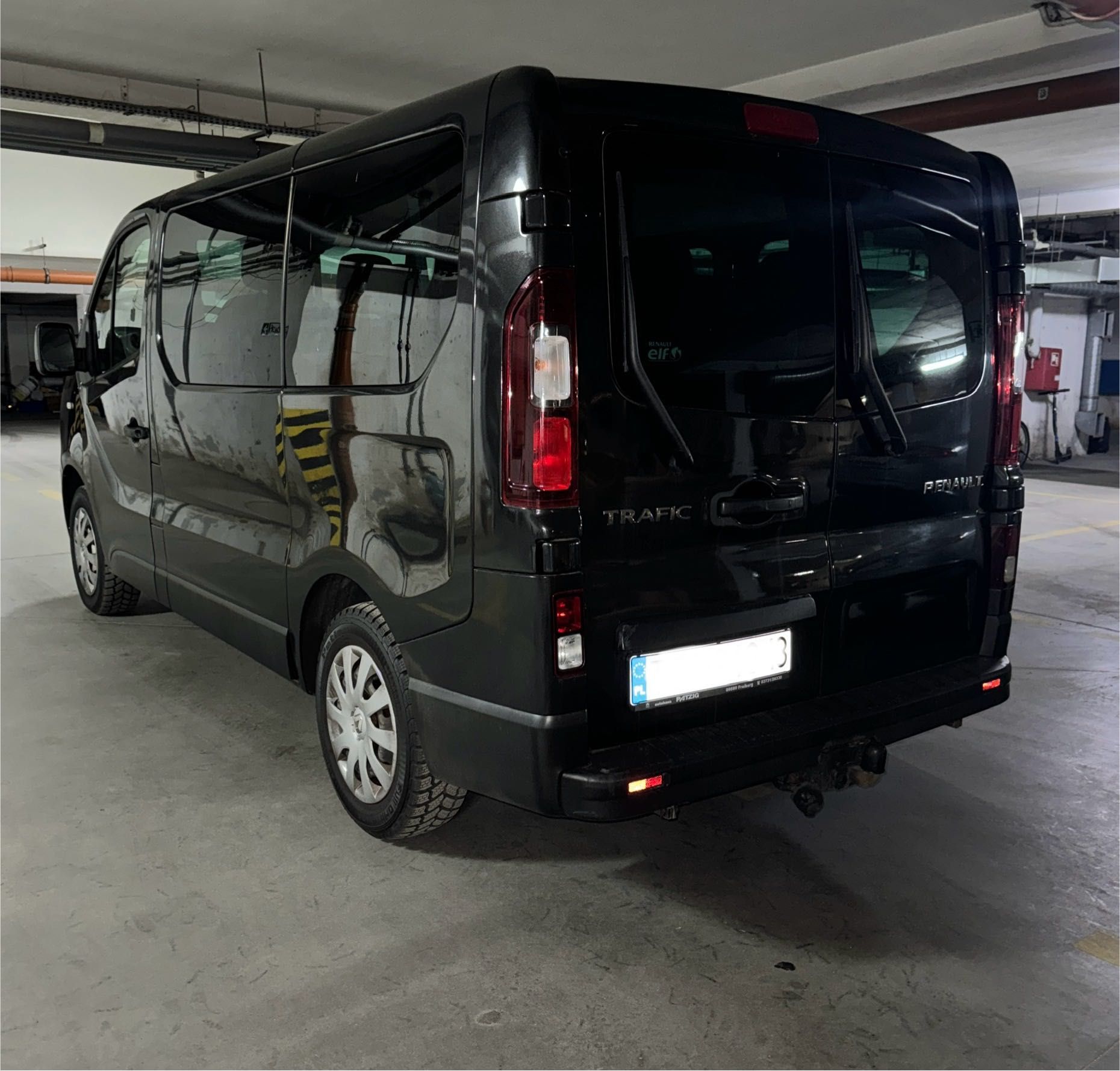 Bus Van 9-osobowy wynajem auta Renault Trafić Opel Vivaro 2022 LONG