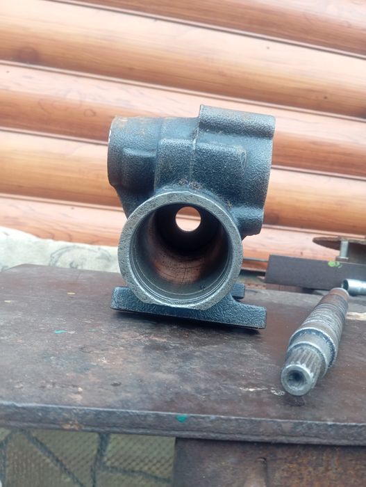 Корпус і вал рулевой колонки на Куботу GL