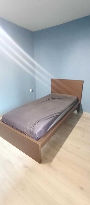 Łóżko IKEA MALM 210x90cm drewnianie ze stelażem i materacem.