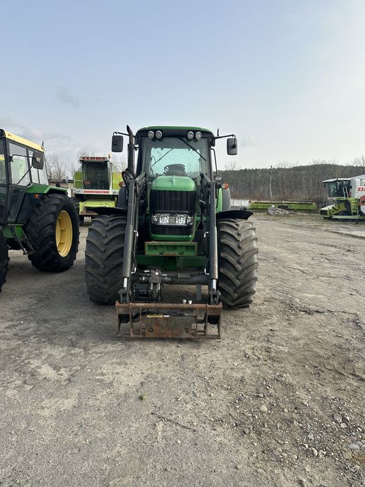 Трактор John Deere 6930 Premium з фронтальним навантажувачем