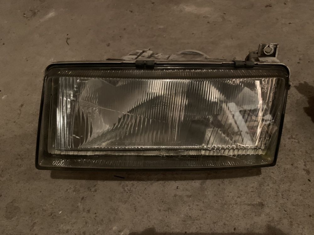 Reflektory oryginalne oraz atrapa grill oraz łańcuchy Skoda Felicja