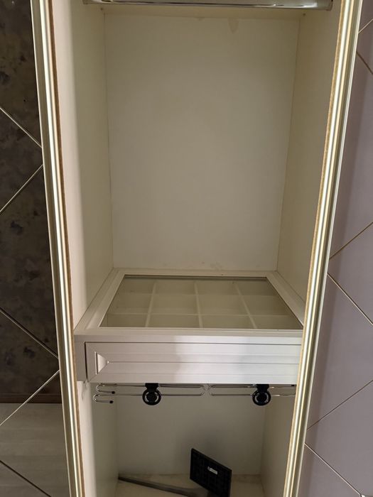 Шафа-купе  для зберігання речей